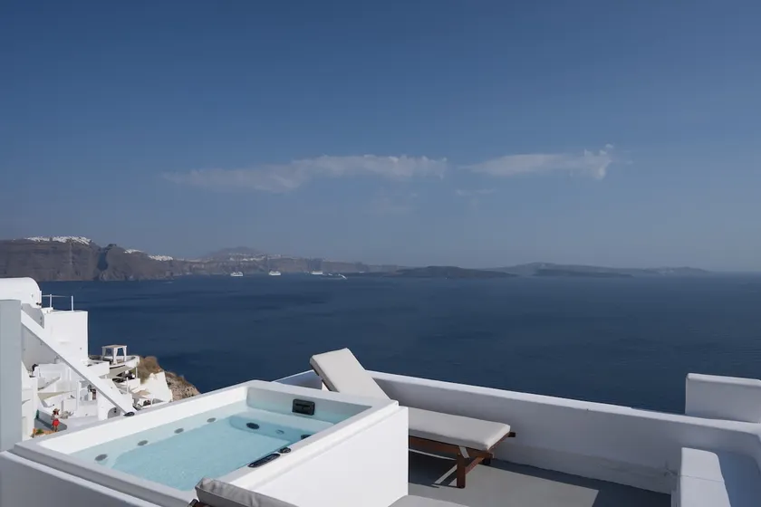 Suite with Outdoor Plunge Pool & Blue Domes View - Image 1