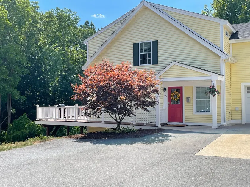 Newly renovated, spacious, clean, 3 bedroom home. - Image 1