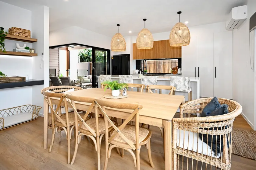 Stylish, Beachside 4 b/r Dream Home - 8 guests ZD7 - Image 1