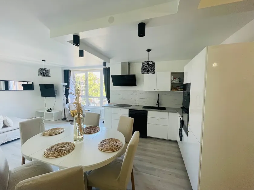 Charming Cocoon Plus Apartment - Image 1