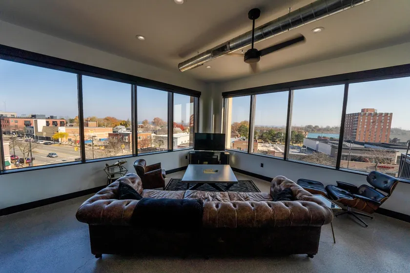 Luxury loft in the heart of Downtown Wyandotte - Image 1