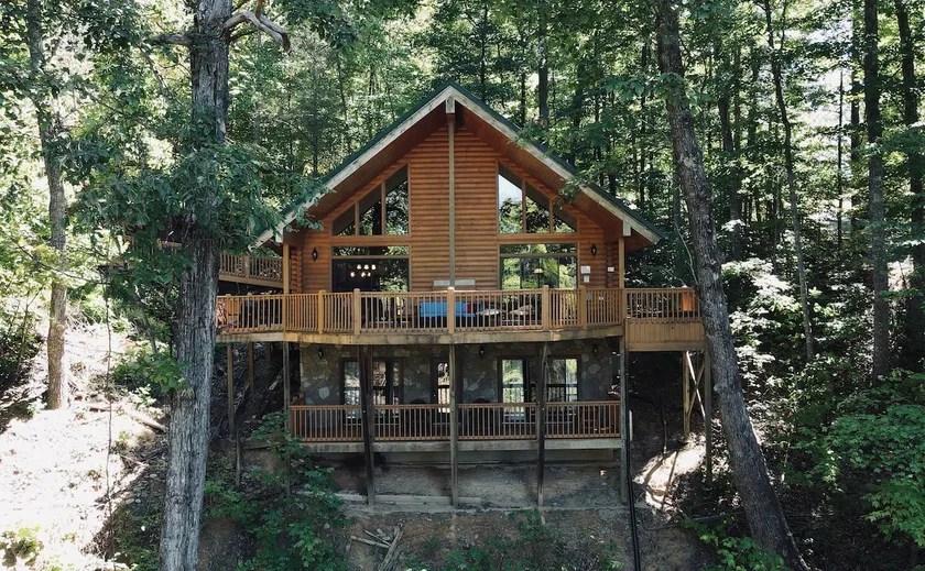Mountain Views from your Sofa and Huge Deck! - Image 1