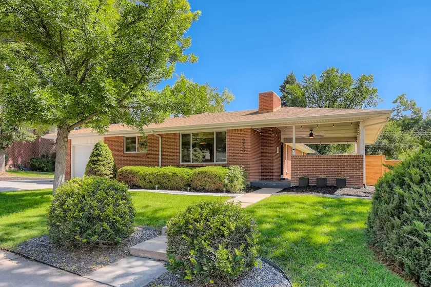 5BR - Walk to Dining, Light Rail & Fiddlers Green - Image 1
