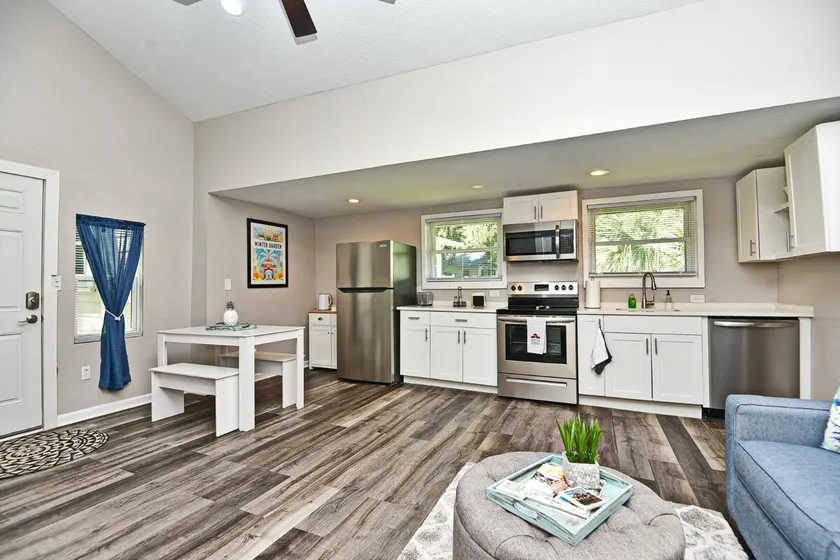 Adorable 1-bedroom right on the bike trail - Image 1