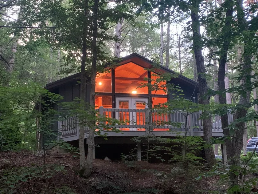 Peaceful Cabin on a stream surrounded by Hemlocks - Image 1