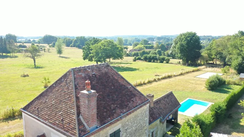 Family country house with pool - Image 1