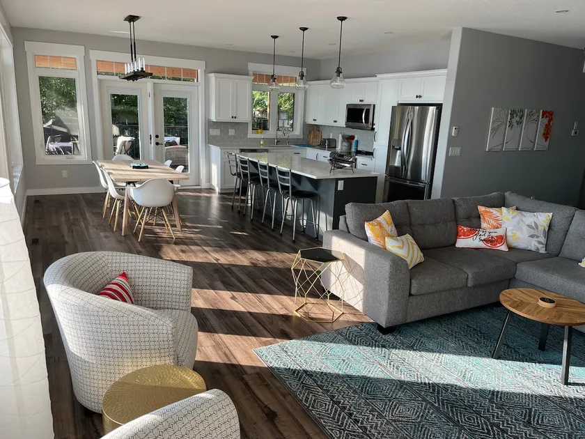 Beautiful Four Bedroom Lakefront Cottage Echo Lake - Image 1