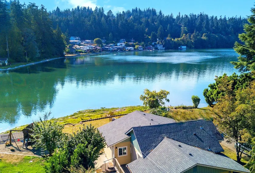 The Landing at Oyster Bay - Waterfront Home - Image 1