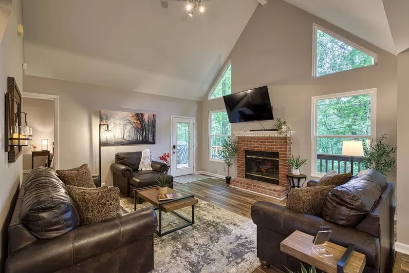 Cabin w/ hot tub, firepit & trails - 20 mins to UT - Image 1