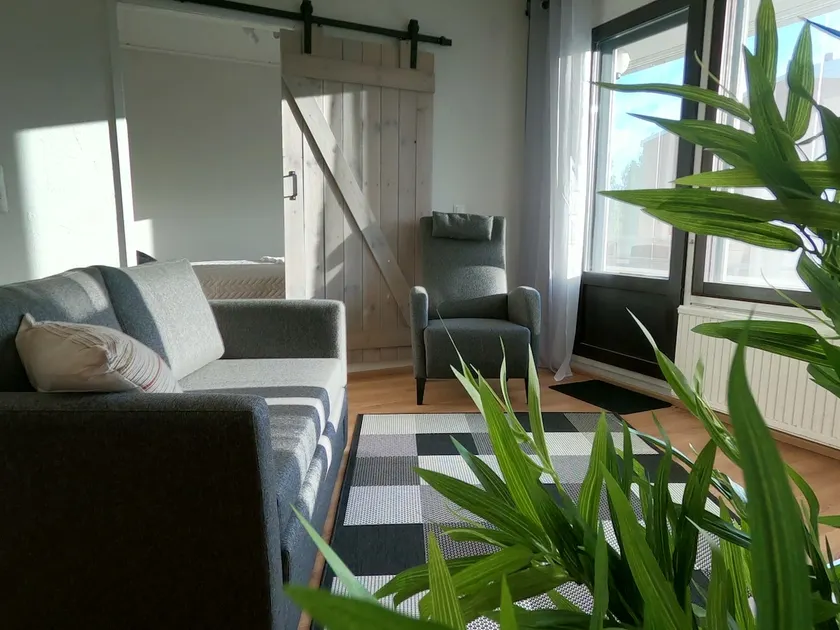 Spacious and bright apartment on the edge of the city center - Image 1