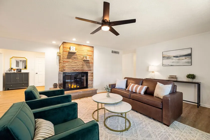 Minutes To Airport/Easton~Spacious Ranch~Garage! - Image 1