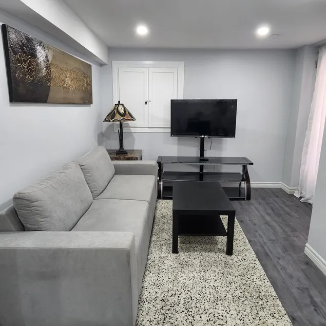 Stunning - Basement Apt in Barrie - Image 1