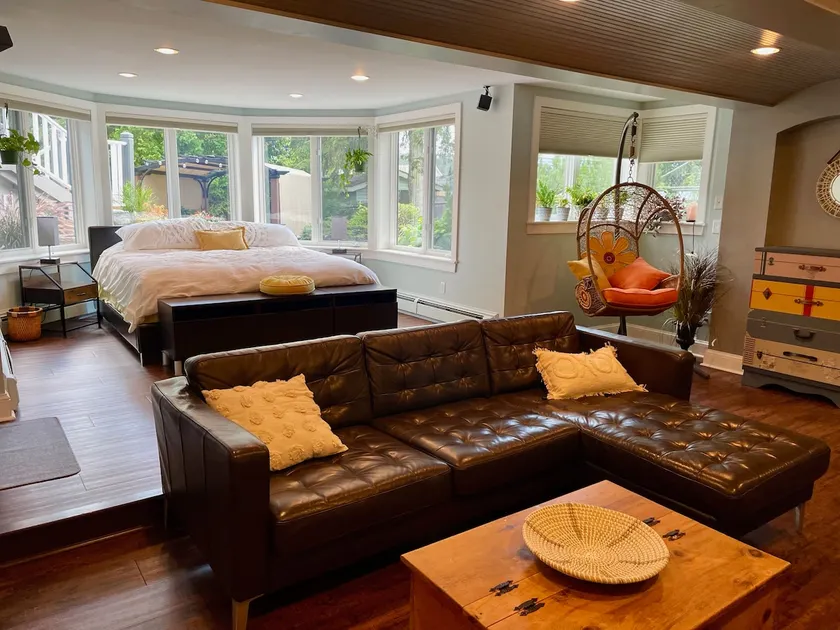 Unique Bohemian Studio - Image 1
