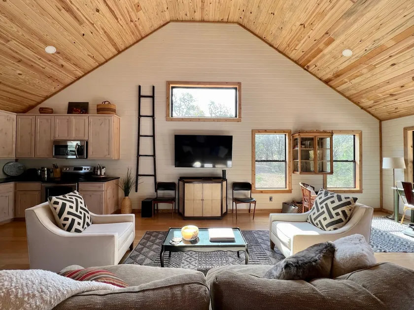 Thistle Rock Ranch Compound: Two 3 Bedroom Houses - Image 1