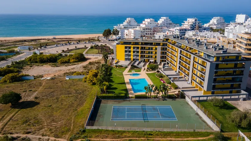 Lovely 2 bedroom apartment with air con and excellent communal pool & bar - Image 1