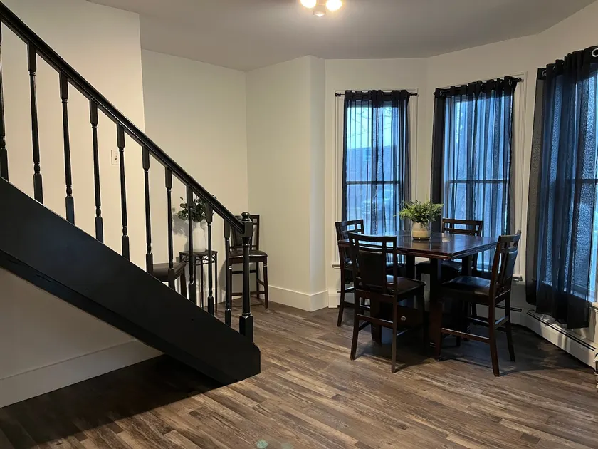 Cozy 3 bedroom, 1 bathroom townhouse! - Image 1