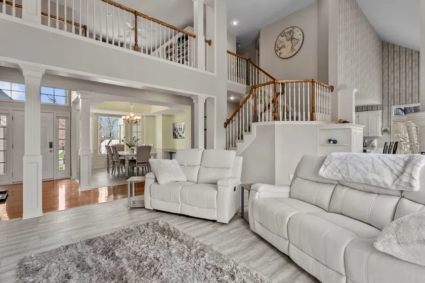 Luxurious 4BD3.5BA Spacious Game Room Loft Big Yard - Image 1