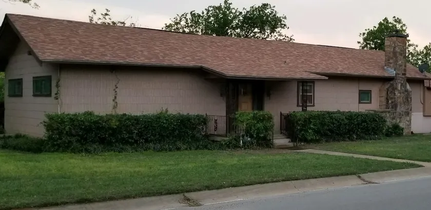 Spacious 3-bedroom home in Breckenridge, TX - Image 1