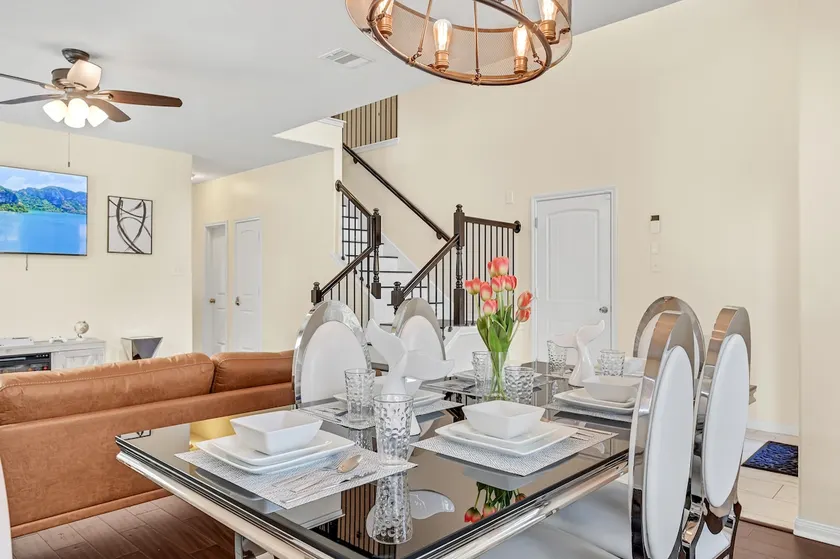Lavender Wonder - 6 Bdrm, 3.5 bath with pool & spa - Image 1