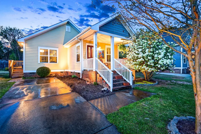 Feels Like Home - Close to Downtown! - Image 1