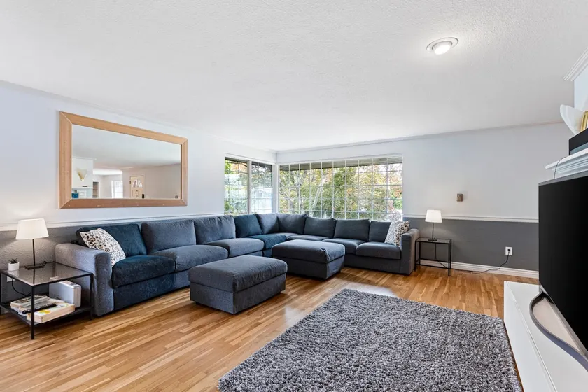 Beautiful midcentury with pool and A/C (central) - Image 1