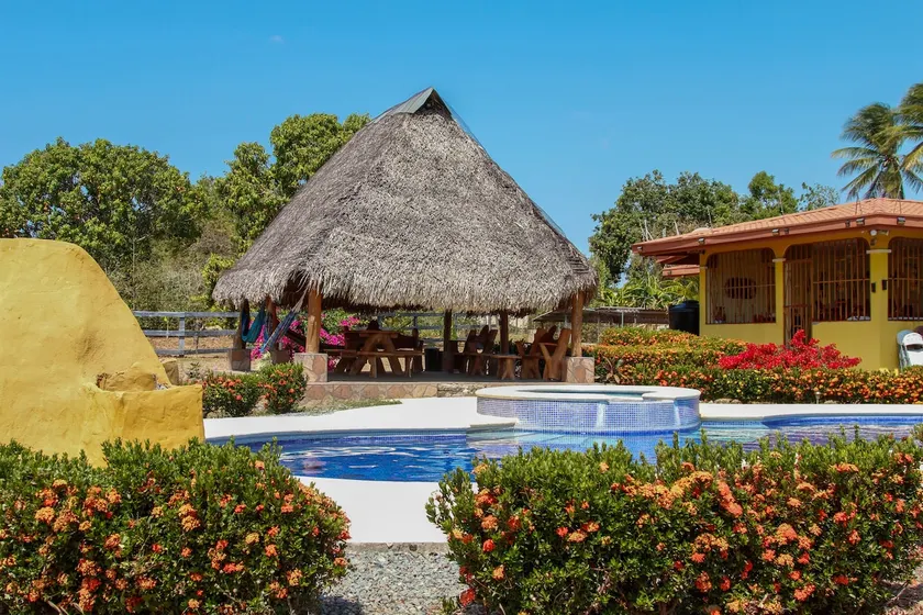 Cheerful 3 bedroom countryside Villa with pool - Image 1