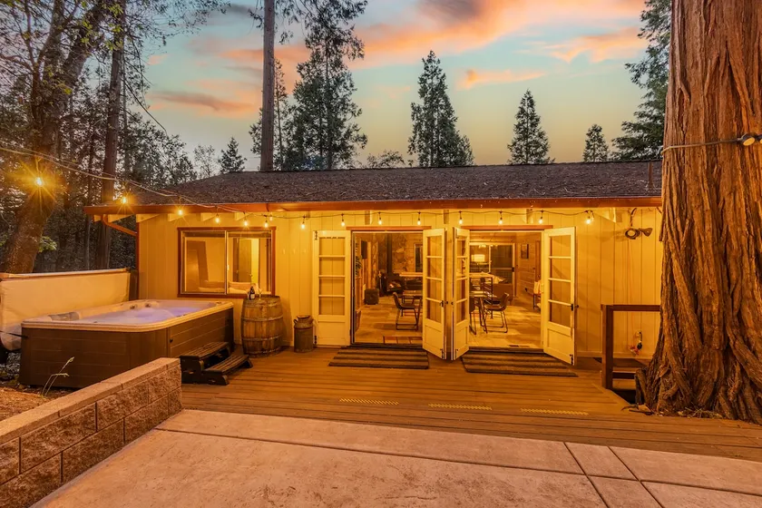 2 cabins-22 guests-2 hot tubs-Lake Access-Glamping - Image 1