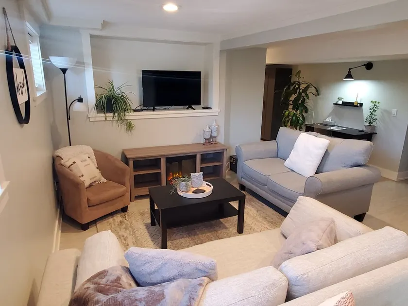 Cozy & Bright 3 Bedroom, 2 Bath Basement Suite - Image 1