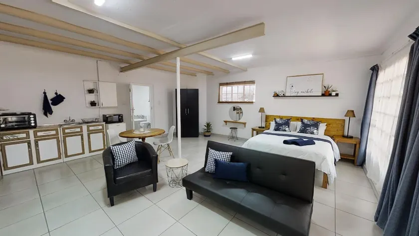 Homely Apartment w/free wifi, showmax and parking. - Image 1