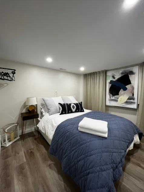 Cozy One Bedroom Flat - 15 minute walk to downtown - Image 1