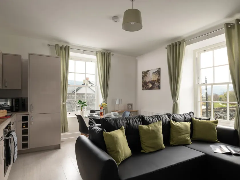 Gorgeous 1 Bedroom Apartment - Image 1
