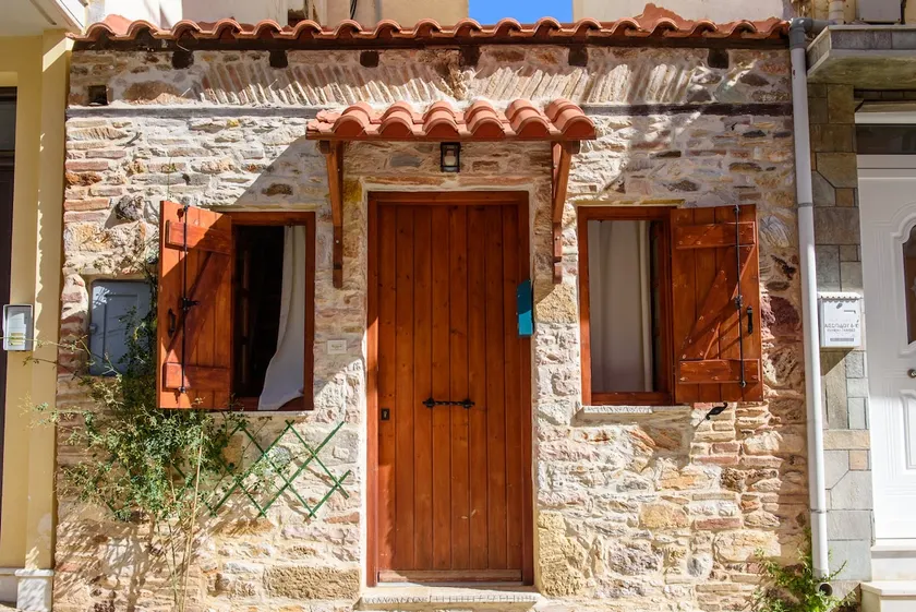 Lavrio stone house 5 min from the centre/port - Image 1