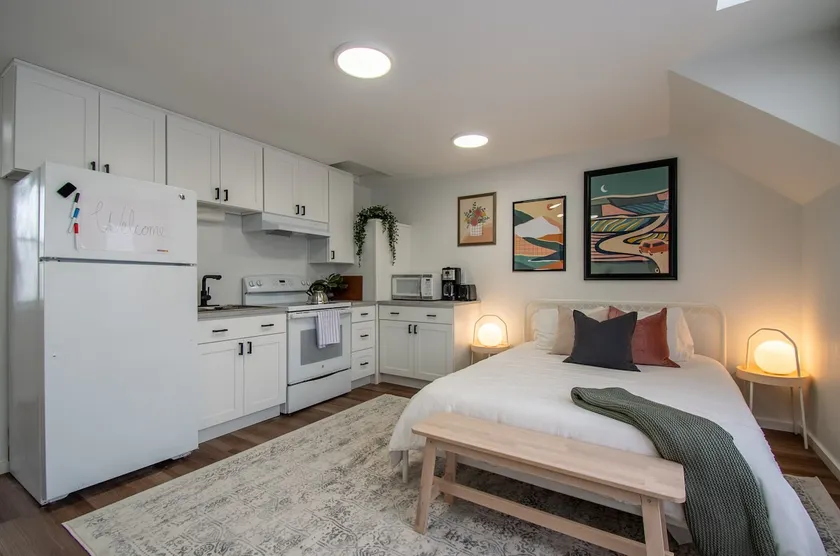 Cozy Modern Studio, Downtown Marysville - Image 1