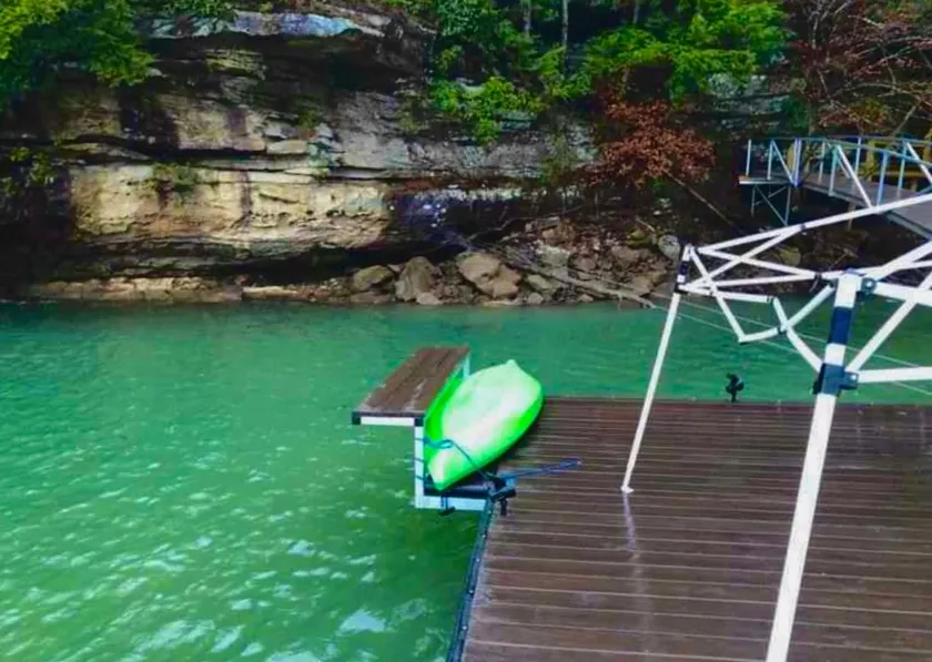Luxury Home- The Lake Daze Hideaway at Smith Lake - Image 1
