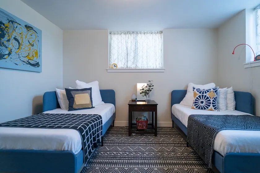 Charming Mid-Century Modern Suite on City Park - Image 1