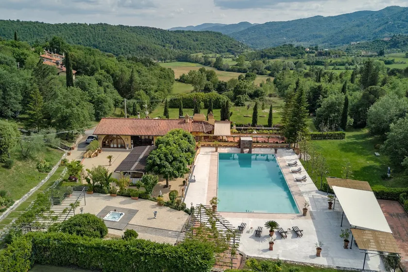 Villa w/ 25m Pool, Breakfast, 20 min from Florence - Image 1