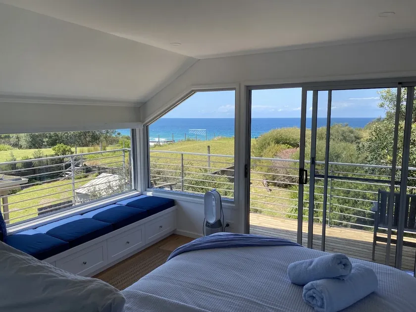 Beachfront 4 bedroom great holiday home pets - yes - Image 1