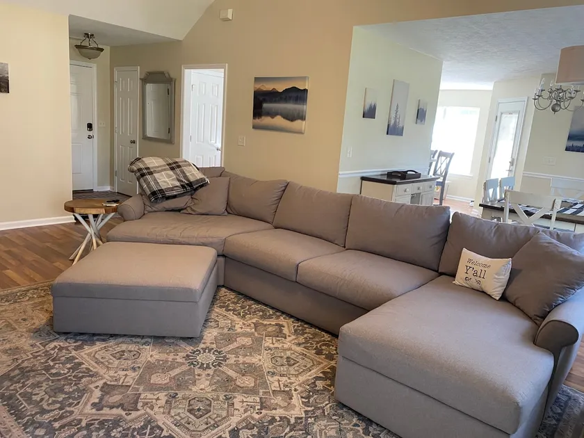Safe central Aiken | King Bed | Fire Table & Yard - Image 1