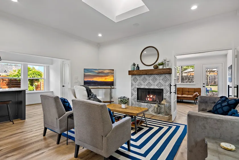 Downtown Frisco Stay, Fire-Pit, Group Friendly - Image 1