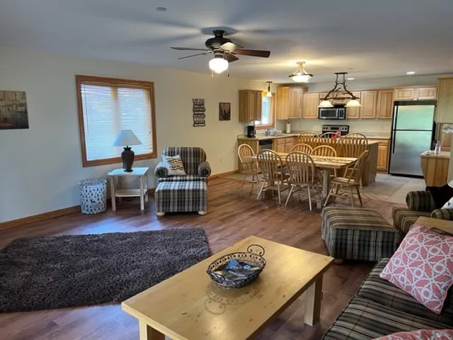 Golf Cart available! Gorgeous Golf & Lake Condo with heated pool - Image 1