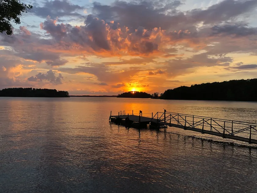Lake front home with a million dollar view - Image 1