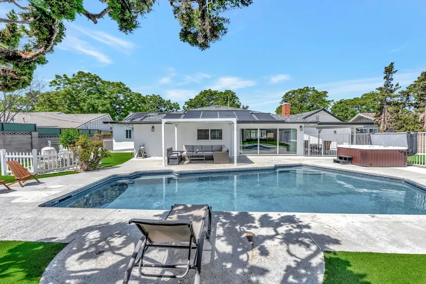 New Cheerful Stylish Villa - Pool, Spa, Mini Golf, Fire pit, Walk to Disneyland  - Image 1