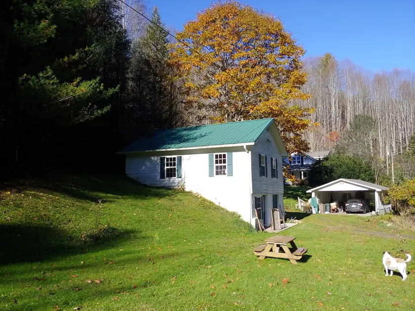 Boaz Brook Farm Guest House - Image 1