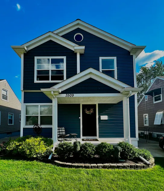 4 bed/2.5 Bath updated home with fully fenced yard - Image 1