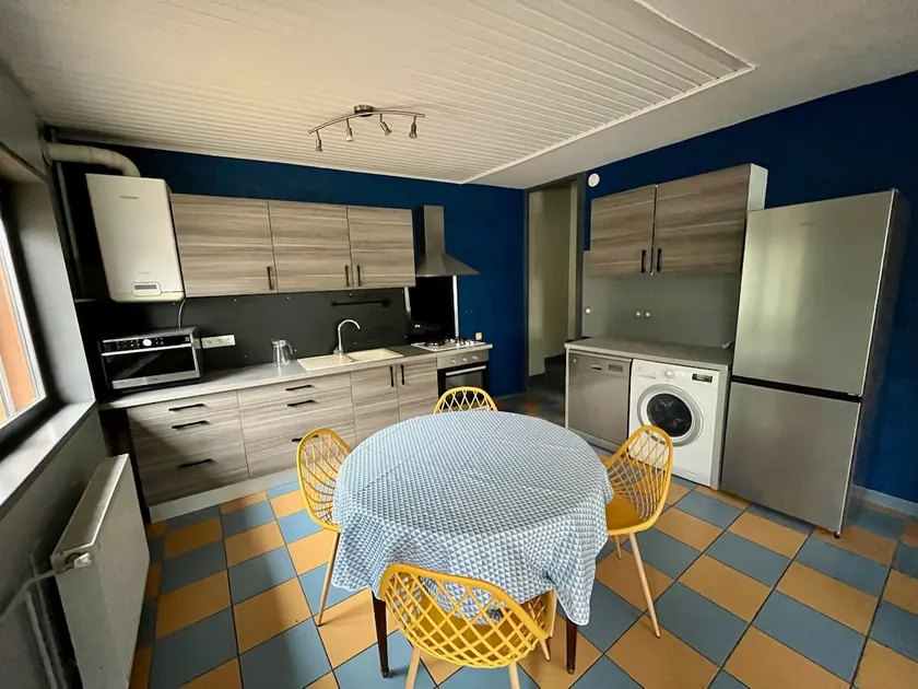 Small house with large garage and 2 bedrooms - Image 1