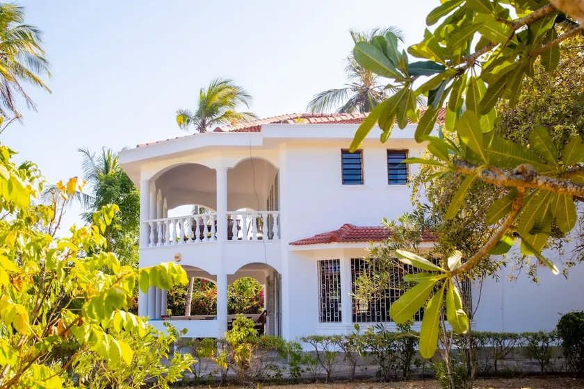 Sand and Shells Beach House- 4 Bedroom with a pool - Image 1