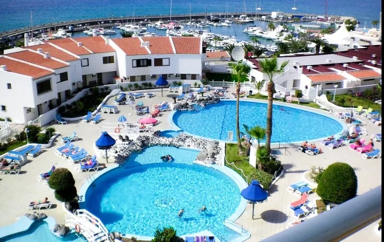 Tolles Ferienhaus mit beheiztem Pool und schnellem Internet | Bergblick | Nah am Strand - Image 1