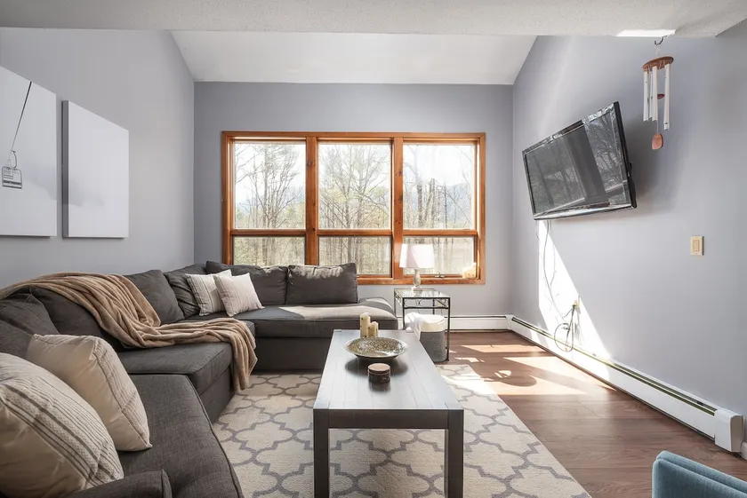 Hot tub, fireplace & games-Family's Dream getaway! - Image 1