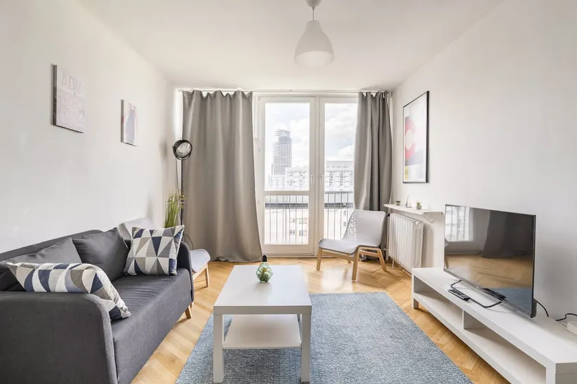 Panoramic 13th-Floor Flat in Central Warsaw - Image 1