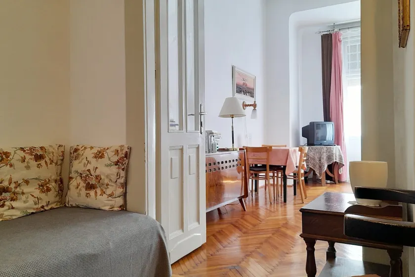 perfect location in the center, full service during your stay, perfectly clean - Image 1